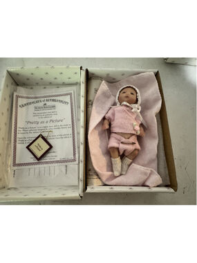 The Ashton-Drake Galleries Mini Baby Doll "Pretty As A Picture" EUC